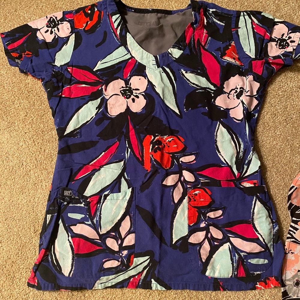 Scrub top